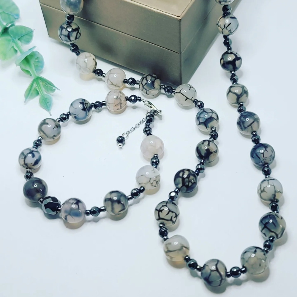 Grey Cracked agate